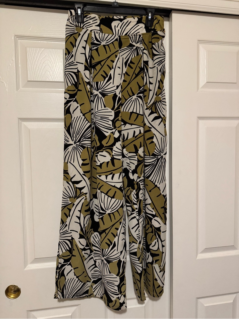 Olive Green Leaf Print Wide-Leg Women's pants